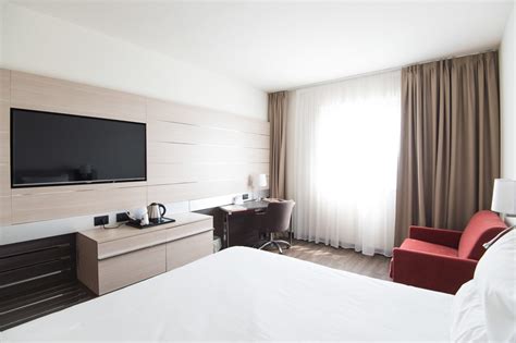 Hotel Room Description Writing for more Sales .